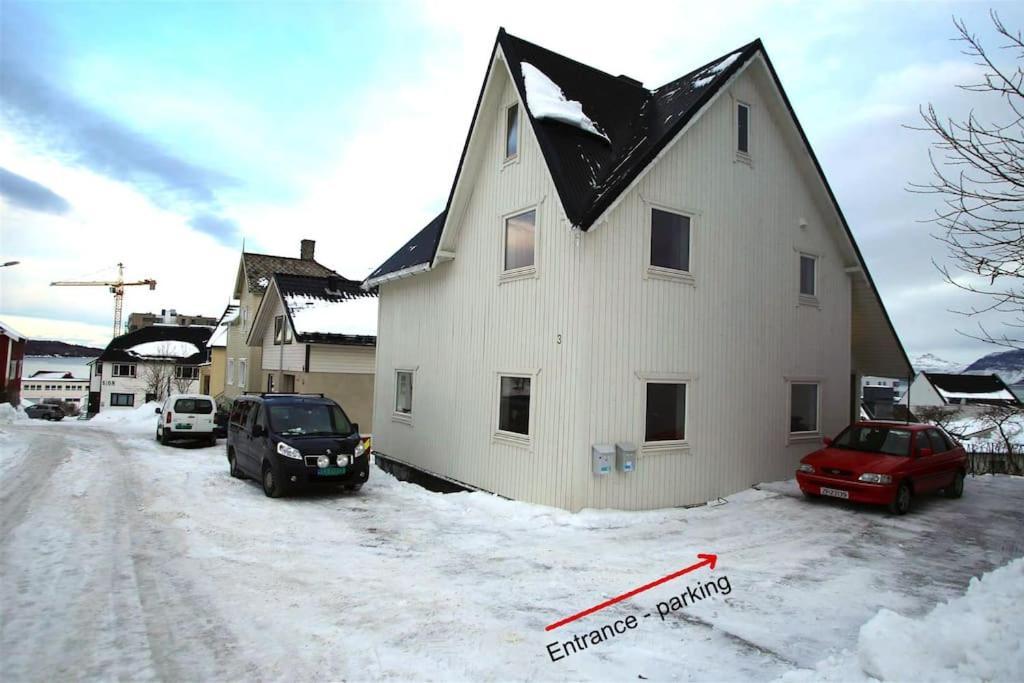 Sentral Leilighet Med 3 Soverom Харстад Экстерьер фото